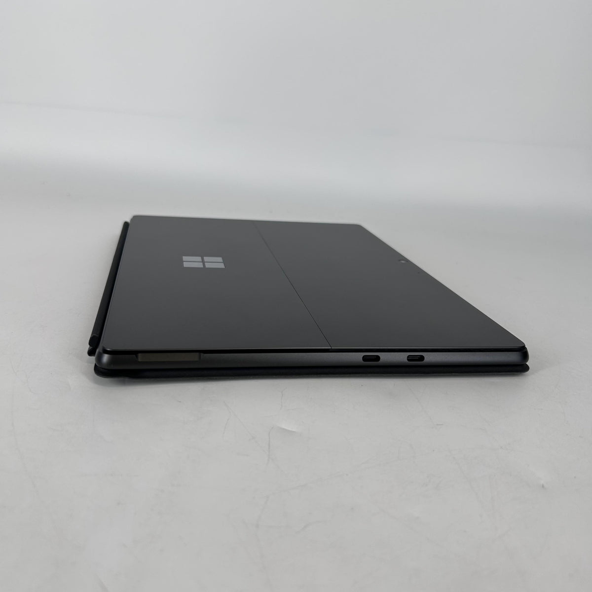 Microsoft Surface Pro 9 13 Graphite WiFi 2.5 GHz Intel Core i5 12th Gen. 8GB RAM 256GB Solid State Drive