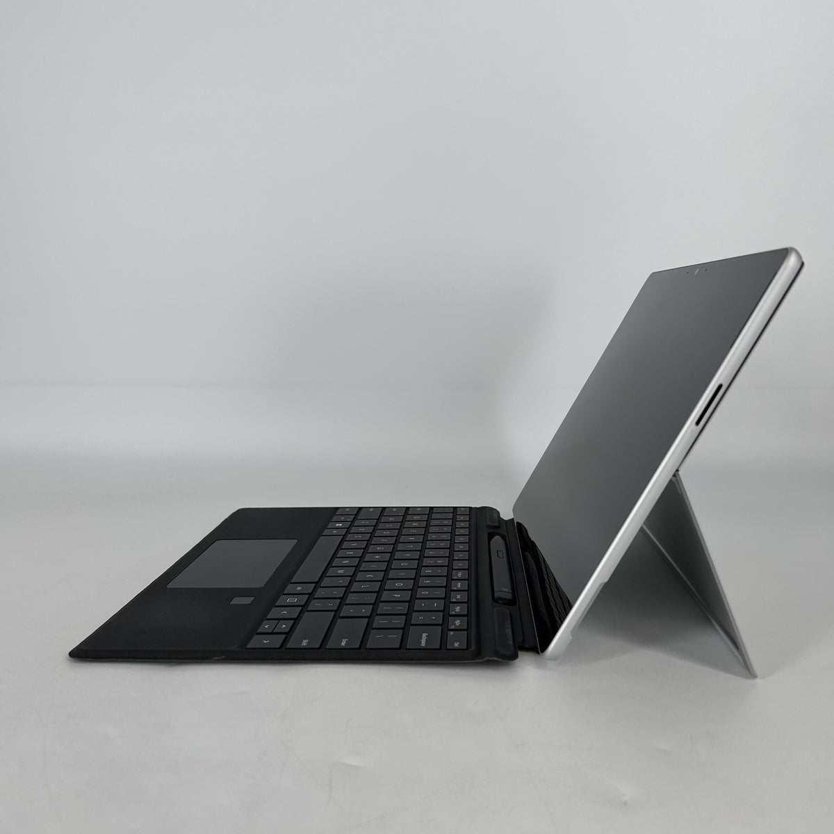 Microsoft Surface Pro 9 13 Graphite WiFi 2.6 GHz Intel Core i7 12th Gen. 32GB RAM 1TB Solid State Drive