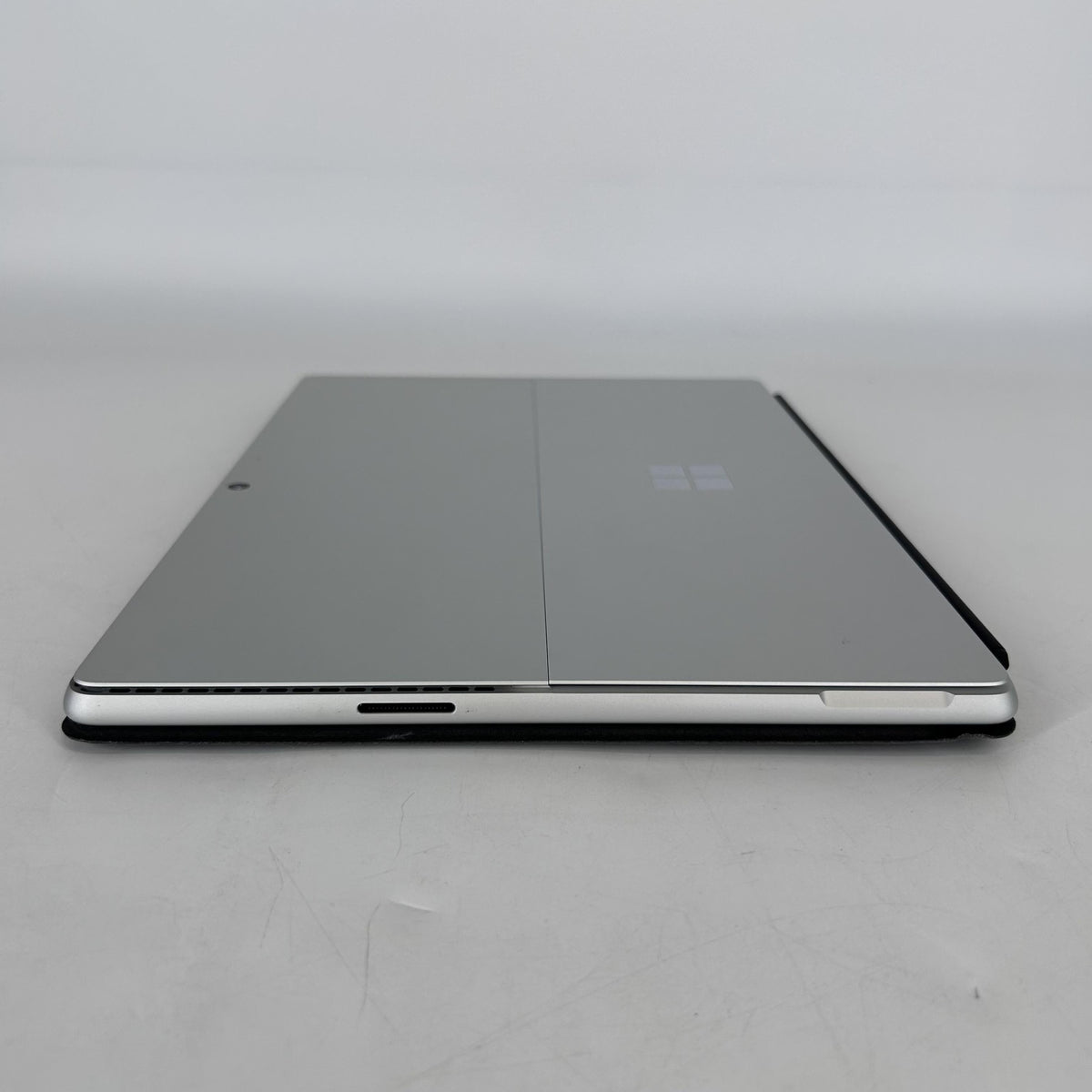 Microsoft Surface Pro 9 13 Graphite WiFi 2.6 GHz Intel Core i7 12th Gen. 32GB RAM 1TB Solid State Drive