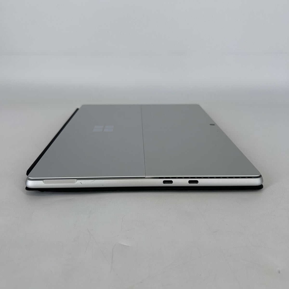 Microsoft Surface Pro 9 13 Graphite WiFi 2.6 GHz Intel Core i7 12th Gen. 32GB RAM 1TB Solid State Drive