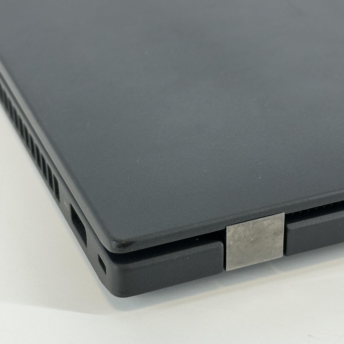 Lenovo ThinkPad T16 Gen 2 Black 3.3 GHz AMD Ryzen 7 Pro 7840U 32GB RAM 1TB Solid State Drive