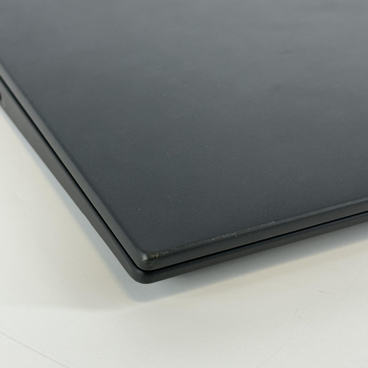 Lenovo ThinkPad T16 Gen 2 Black 3.3 GHz AMD Ryzen 7 Pro 7840U 32GB RAM 1TB Solid State Drive