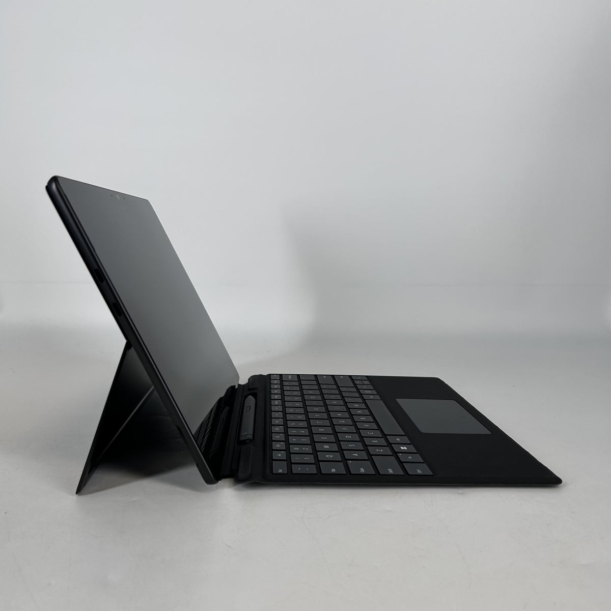 Microsoft Surface Pro 9 13 Graphite WiFi 2.5 GHz Intel Core i5 12th Gen. 8GB RAM 256GB Solid State Drive