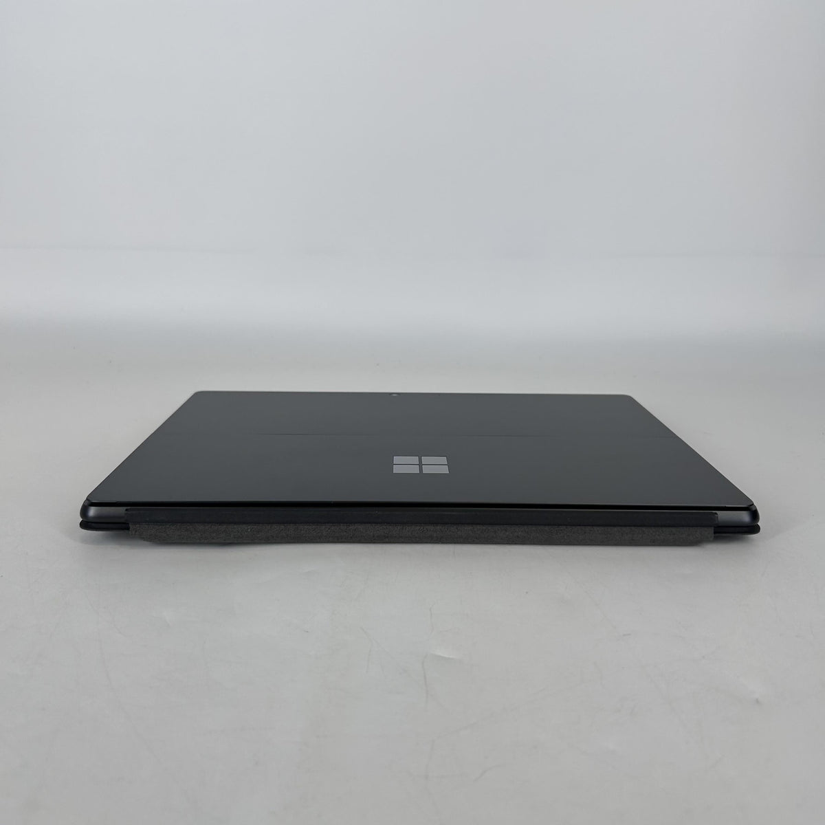 Microsoft Surface Pro 9 13 Graphite WiFi 2.5 GHz Intel Core i5 12th Gen. 8GB RAM 256GB Solid State Drive