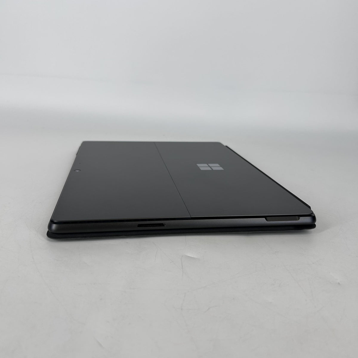 Microsoft Surface Pro 9 13 Graphite WiFi 2.5 GHz Intel Core i5 12th Gen. 8GB RAM 256GB Solid State Drive